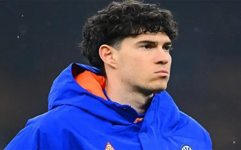 مدرب إنتر ميلان يقطع صمته بشأن اهتمام برشلونة بضم باستوني